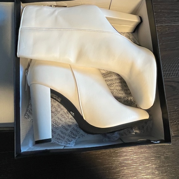 Novo white zippered boots - Picture 9 of 11